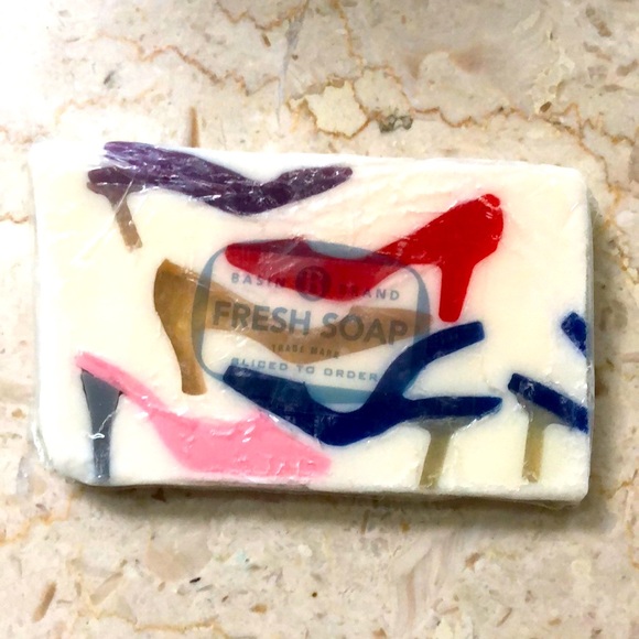 NWT Basin sliced to order artisan glycerin soap shoe inlay design & loofa - Picture 3 of 16